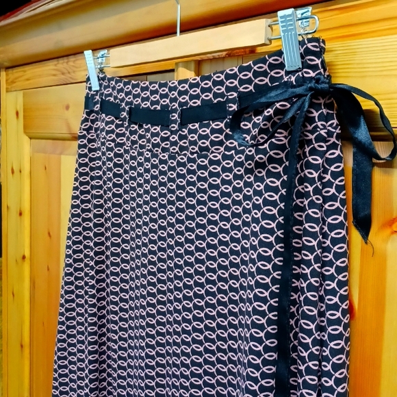 Skirt - Picture 3 of 9